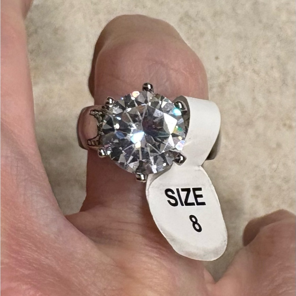 New CZ 3 kt Sterling Silver wedding ring size 8
